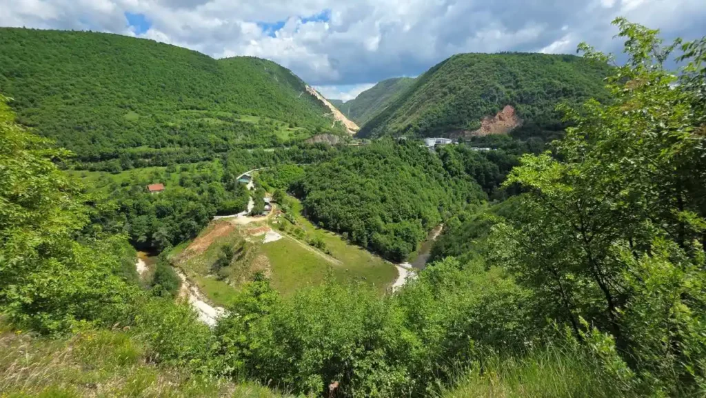 Panoramski pogled na Sarajevo sa MTB staze Ćirina pruga