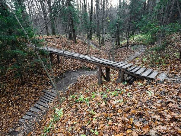 MTB drveni mostić trail feature