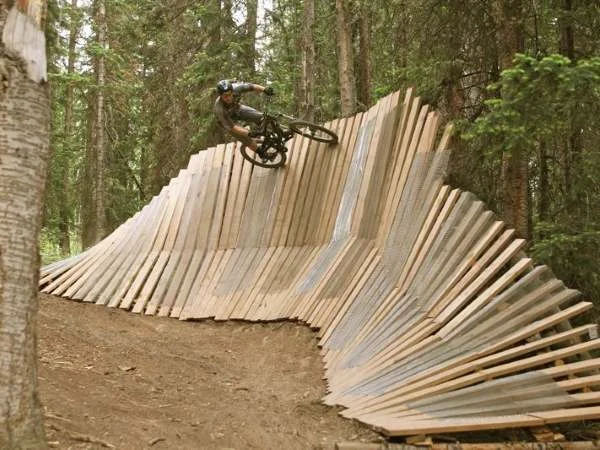 MTB wallride vožnja po zidu