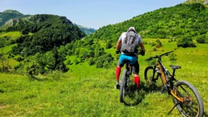 Stazama Olimpijskih Planina: Vodič za Jahorinu, Bjelašnicu i Igman 5 Bjelašnica Hojta MTB - Pogled na planinske vrhove