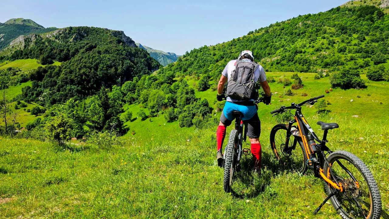 Bjelašnica Hojta MTB - Pogled na planinske vrhove
