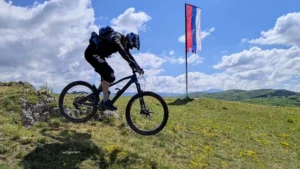 Tricolor flag trail